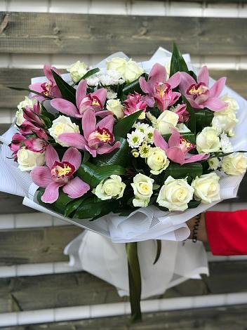 Букет цветов из: Розы и Хризантемы в Родниковый