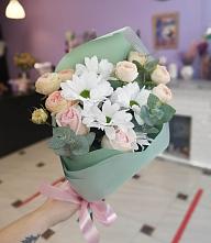 Букет милый в Родниковый Букет цветов из: Хризантемы и Розы в Родниковый