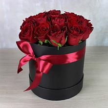 Цветочная композиция из Розы в шляпной коробке в Родниковый