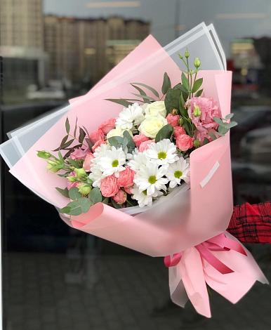 Букет цветов из: Розы, Лизиантусы и Хризантемы в Родниковый